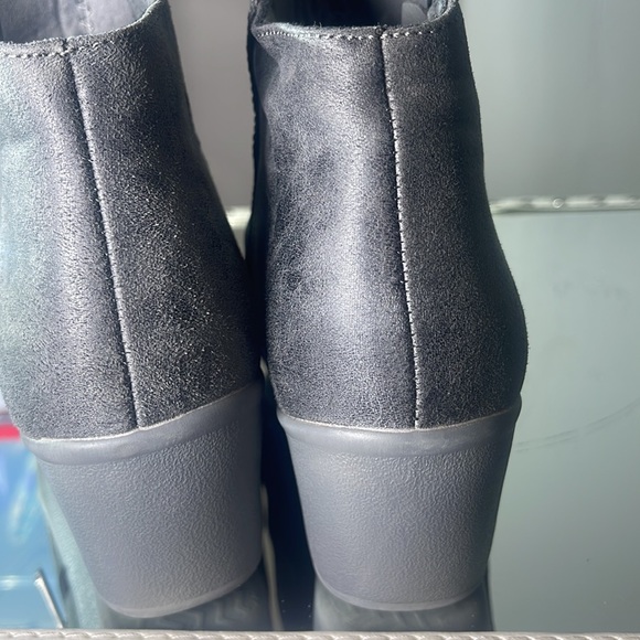 Skechers memory foam booties size 6.5 - Picture 12 of 13